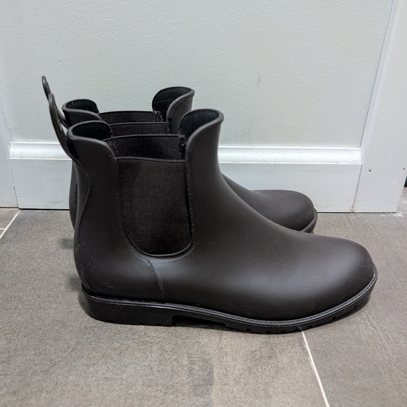 Brown Chelsea Boots - Picture 1 of 5